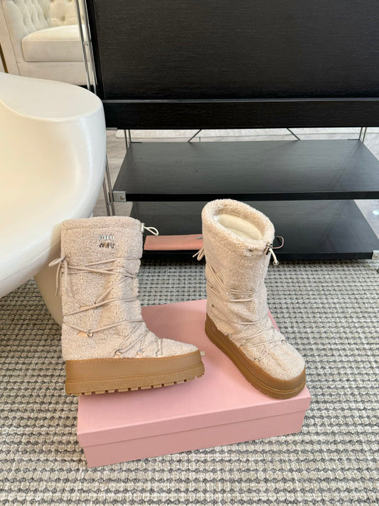 SNOW LONG BOOTS IN COSMIC LATTE SHEARLING