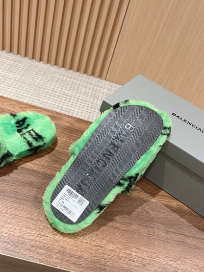 LAMB WOOL SLIPPER GREEN AND BLACK