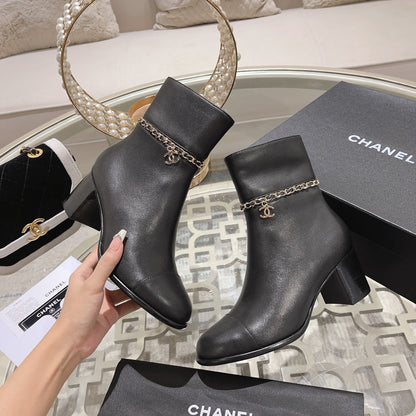 MID-HEEL ANKLE BOOTS IN BLACK SMOOTH CALFSKIN