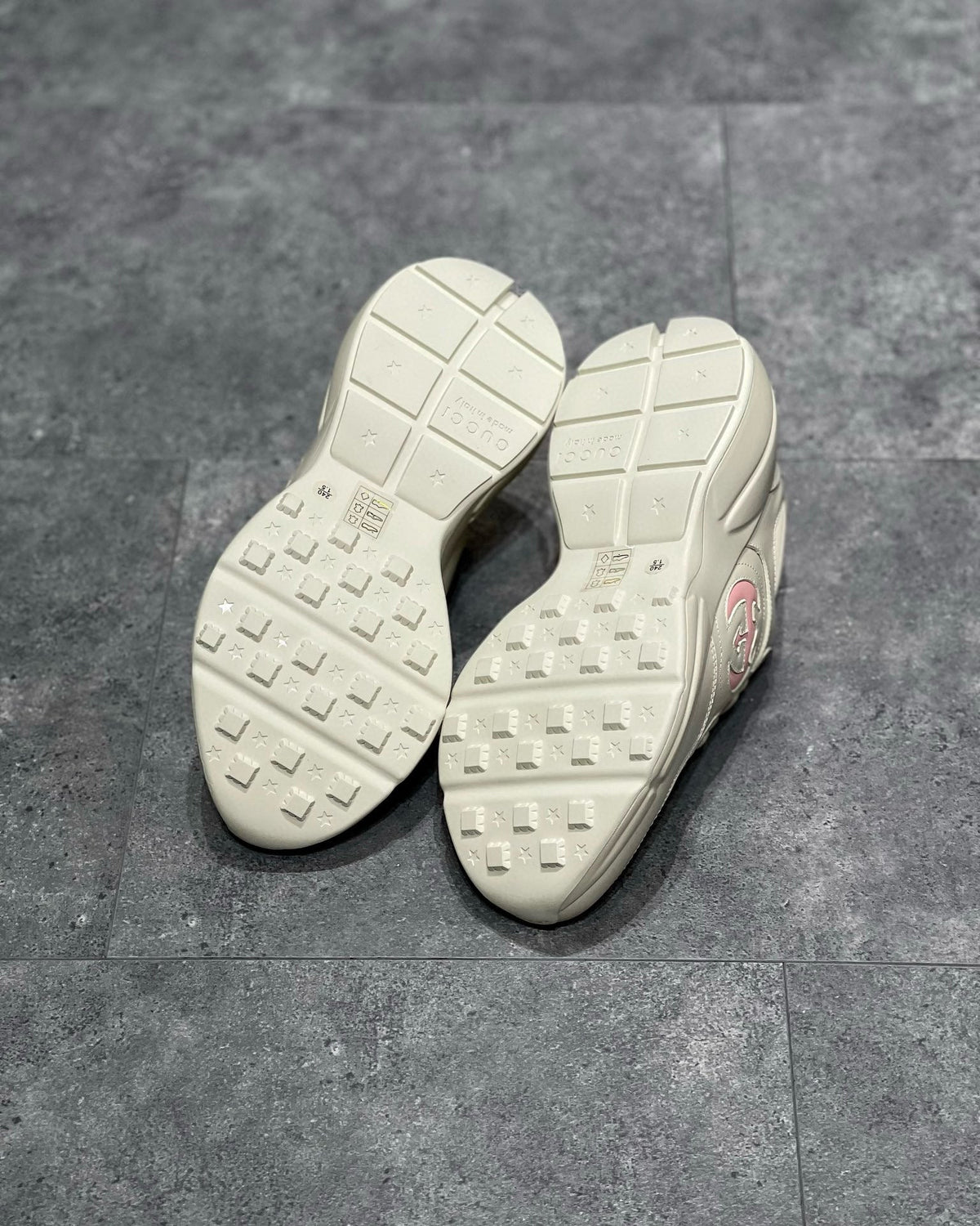 GUC Sneakers