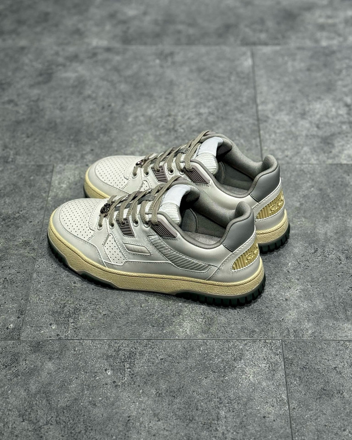 GUC Sneakers