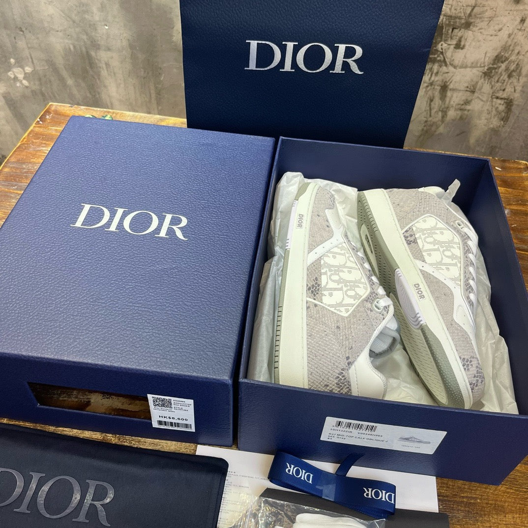 DIO Sneakers