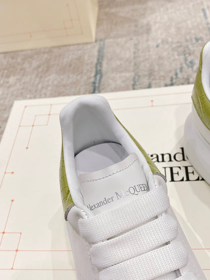 Sneakers & Shoes