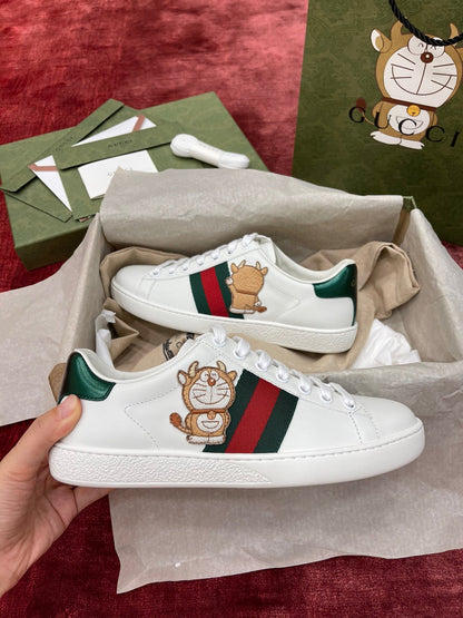 Sneakers & Shoes