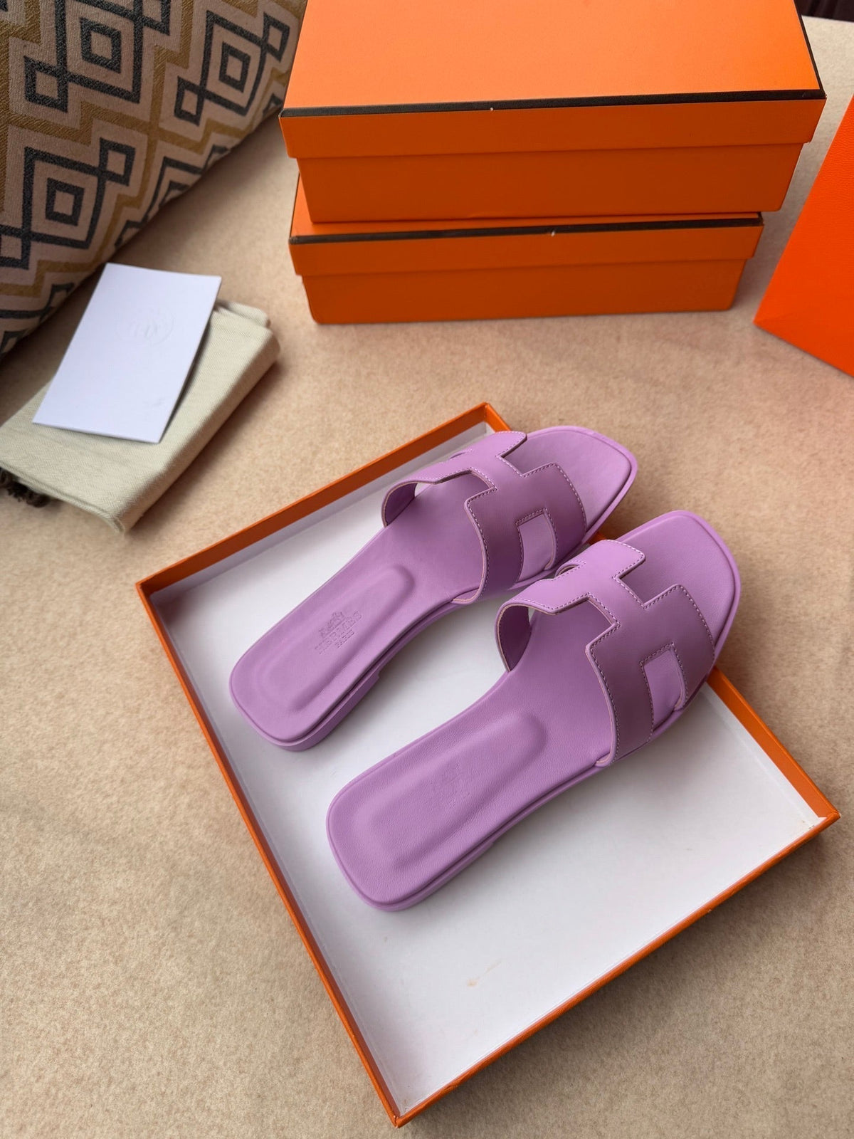 0RAN SANDALS IN LILAC PURPLE CALFSKIN