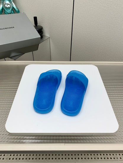 POOL SLIDE SANDAL IN JELLY BLUE RUBBER