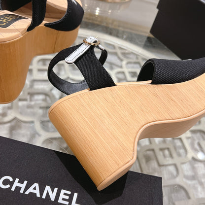 WEDGE SANDALS IN BLACK LAMBSKIN WITH WHITE LOGO