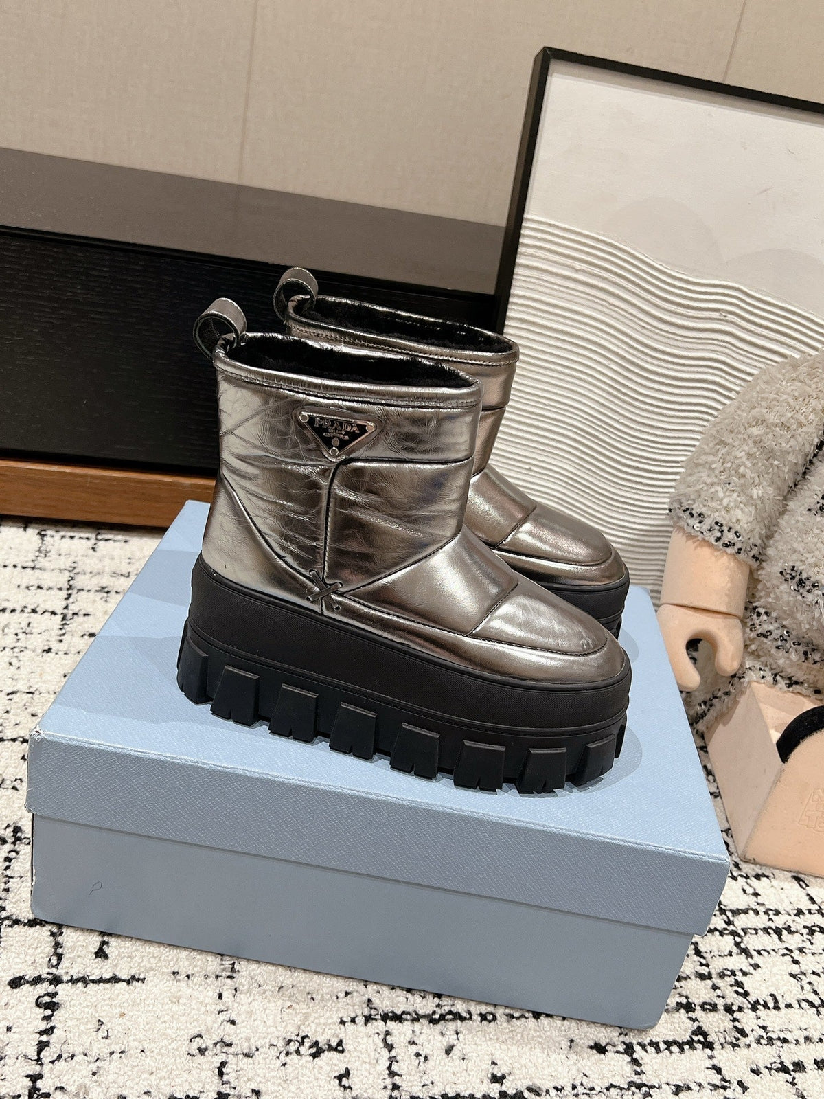 MONOLITH ANKLE BOOTS IN METALLIC GRAY CALFSKIN AND LAMB FUR LINING