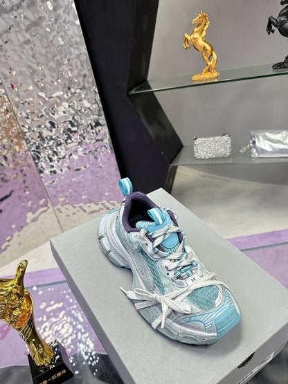 3XL SNEAKER IN LIGHT BLUE, WHITE AND PURPLE MESH AND POLYURETHANE