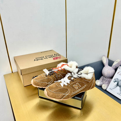 MIUXNB 530 SNEAKERS IN BROWN SUEDE SHEARLING