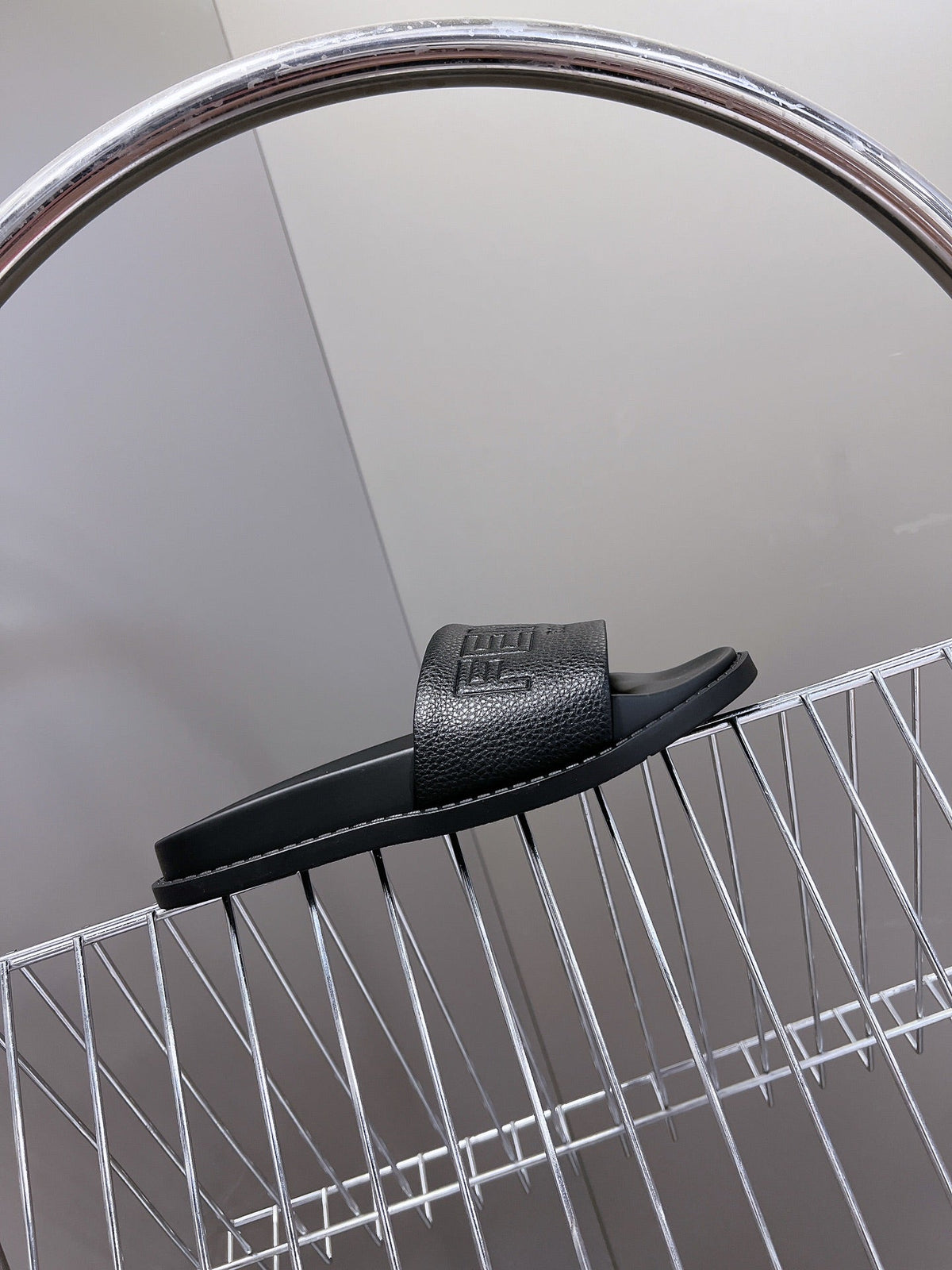 FENDI ROMA SLIDES IN BLACK LAMBSKIN LEATHER